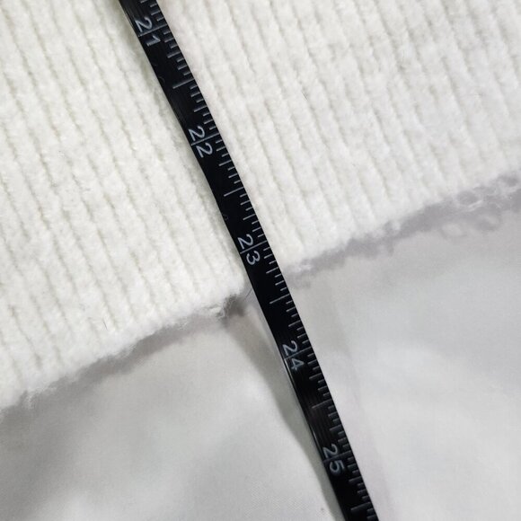 Theo & Spence Womens White Crewneck Pullover Sweater Size Small
Lot F - Picture 5 of 9